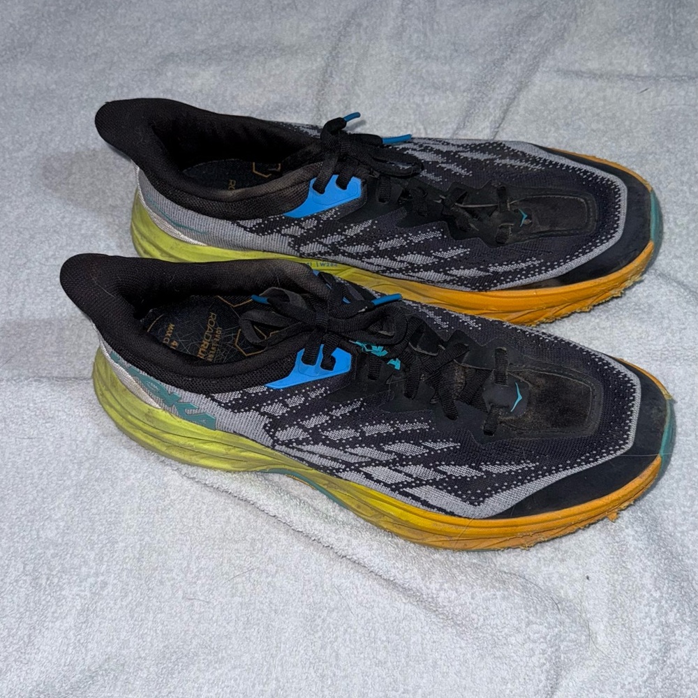HOKA Men’s Speedgoat 5 running shoes size 11